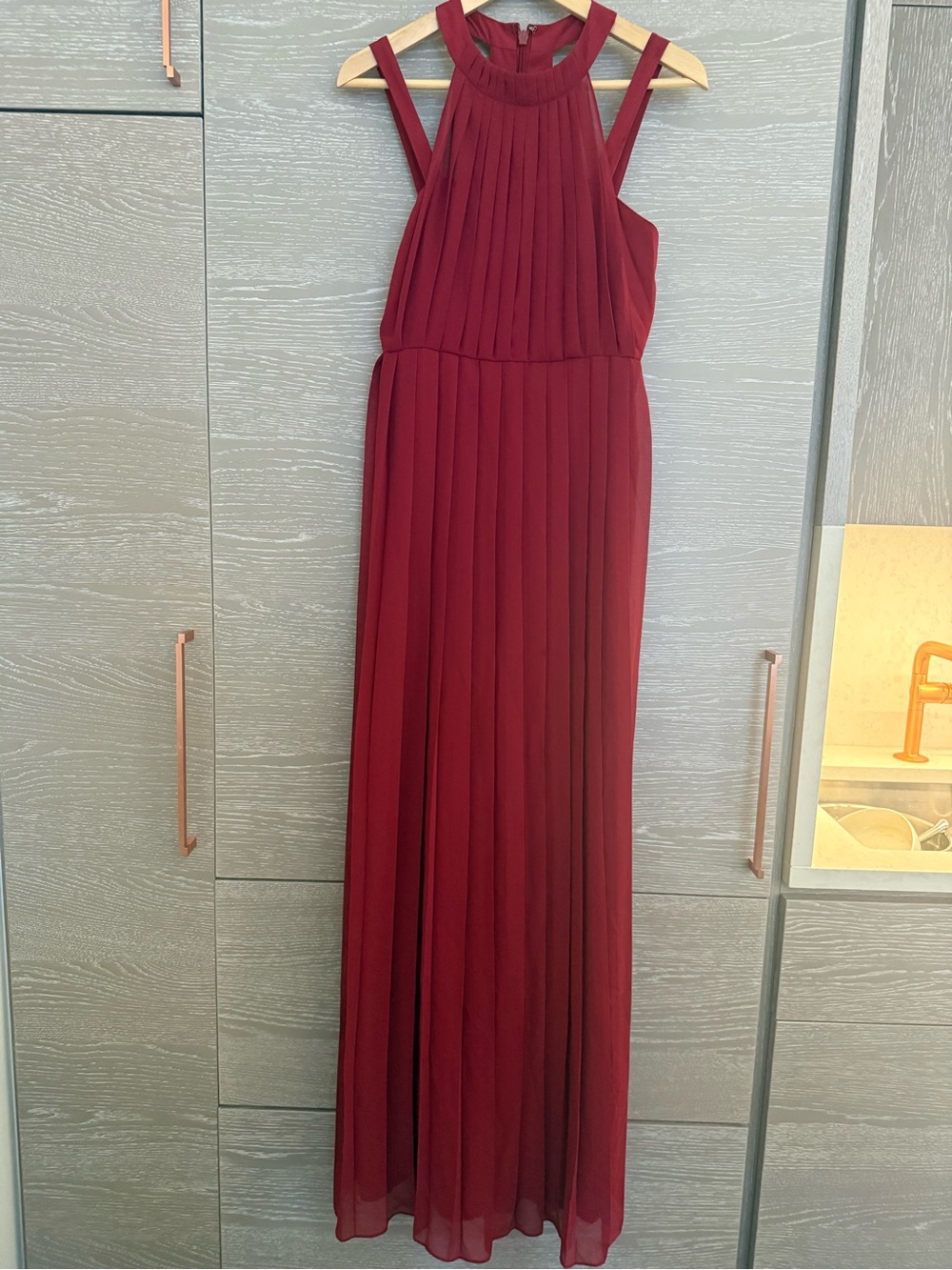 BCBG Women’s Pleated High-Neck magenta Evening Dress